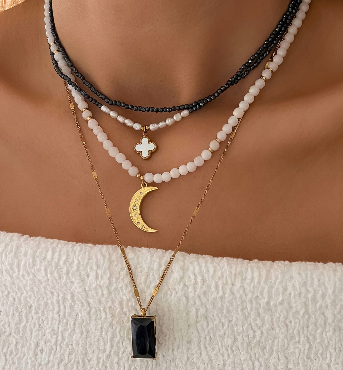 Naszyjnik biały z księżycem Lifestyle NTW0981