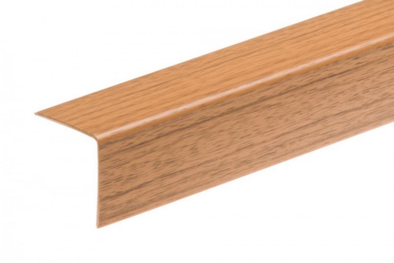 Kątownik Cezar 30x30x1,1mm 2,75m PVC Wiśnia 1 szt.