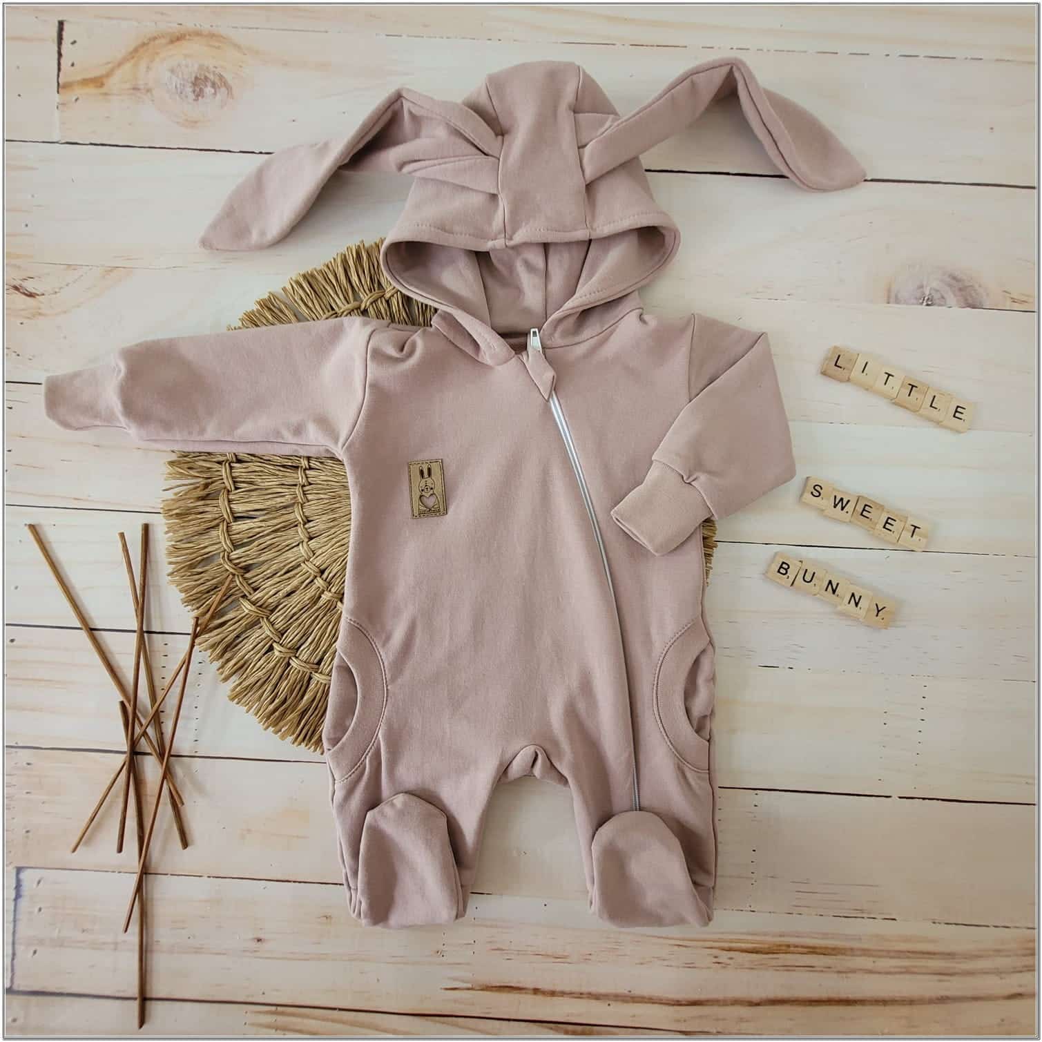 BAWEŁNIANY DRESOWY KOMBINEZON Z KAPTUREM PAJAC Z USZAMI KRÓLIKA BRUDNY RÓŻ ZZ - 68