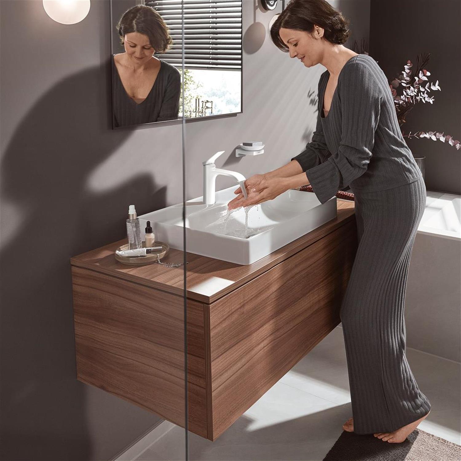 Hansgrohe Vivenis bateria umywalkowa stojąca biała 75023700