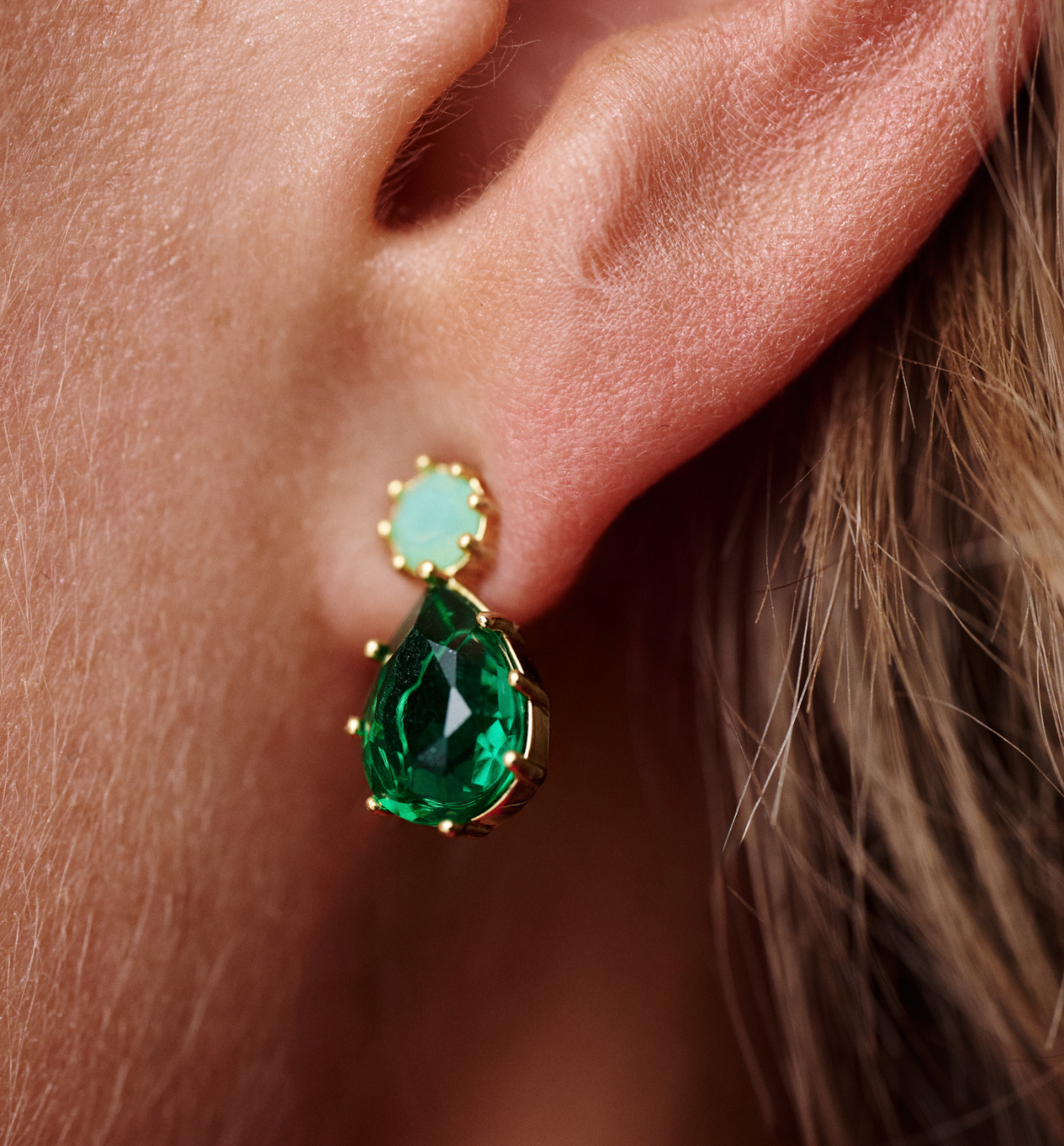 Kolczyki z zielonym kryształkiem KSS2098