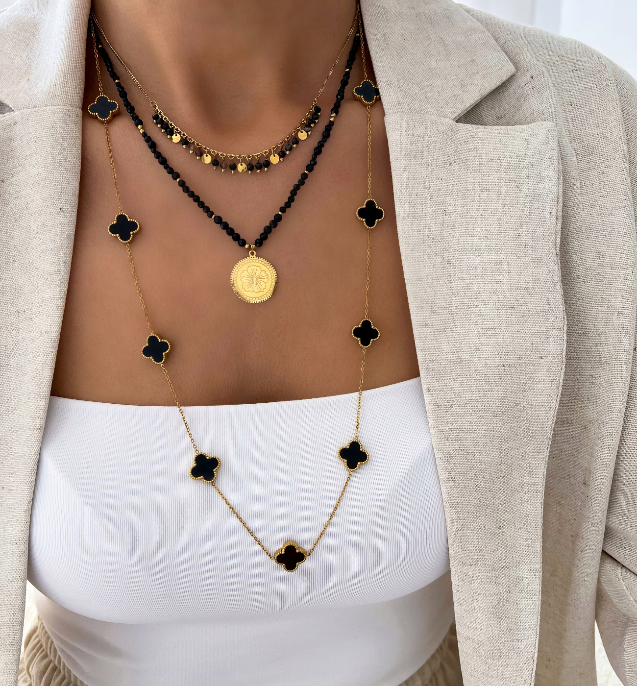 Naszyjnik z czarnymi koniczynkami NSY0248 - By Dziubeka