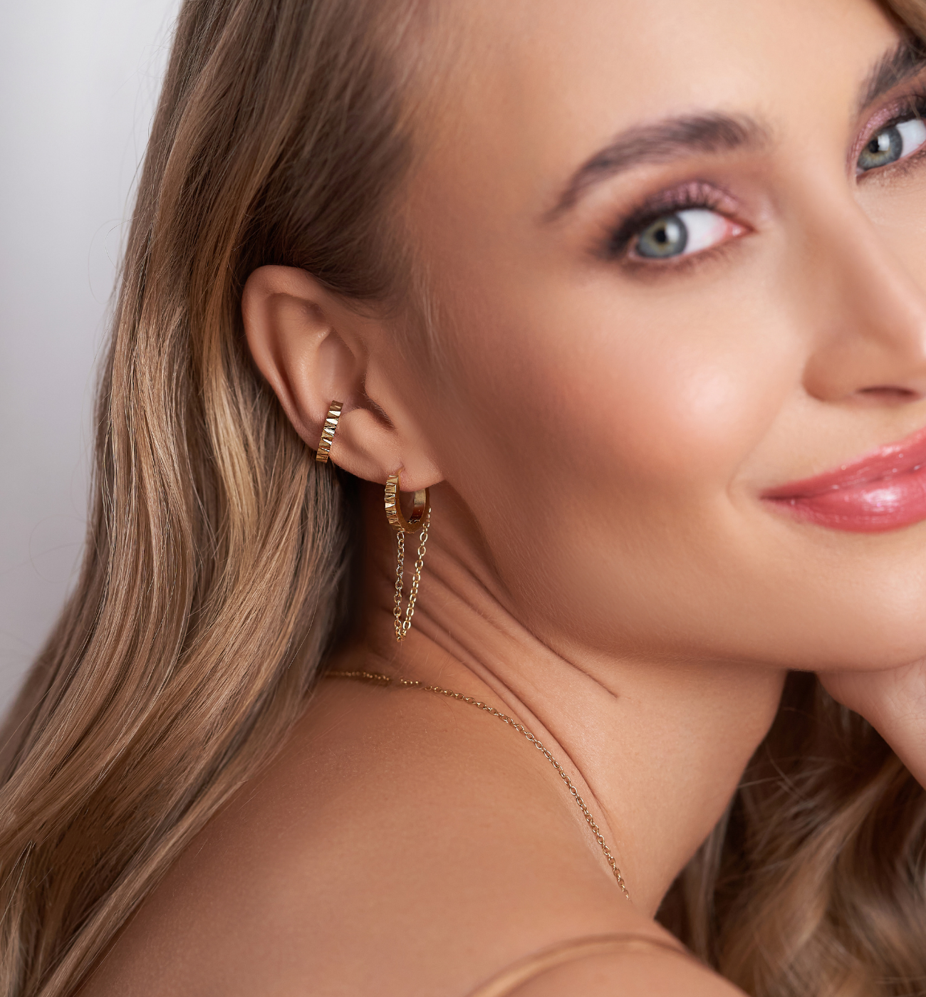 Kolczyki złote okrągłe karbowane z łańcuszkiem Lille KSA0842