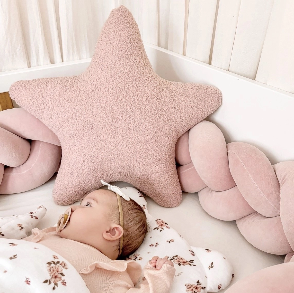 Poduszka dekoracyjna Gwiazdka Baranek Boucle Brudny Róż IF