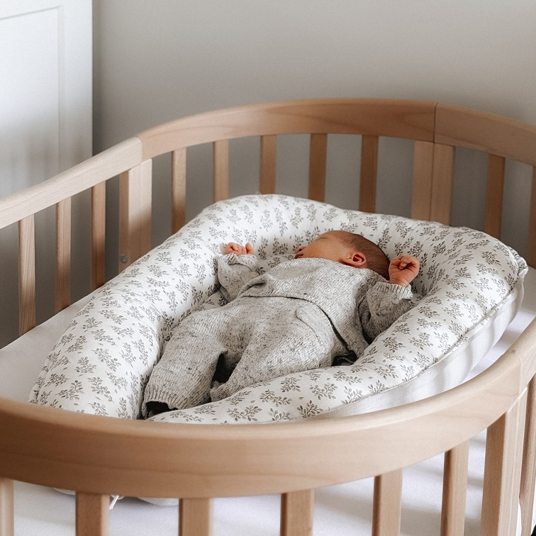 Kokon niemowlęcy muślinowy gałązki beżowe i muślin beż Wyprzedaż