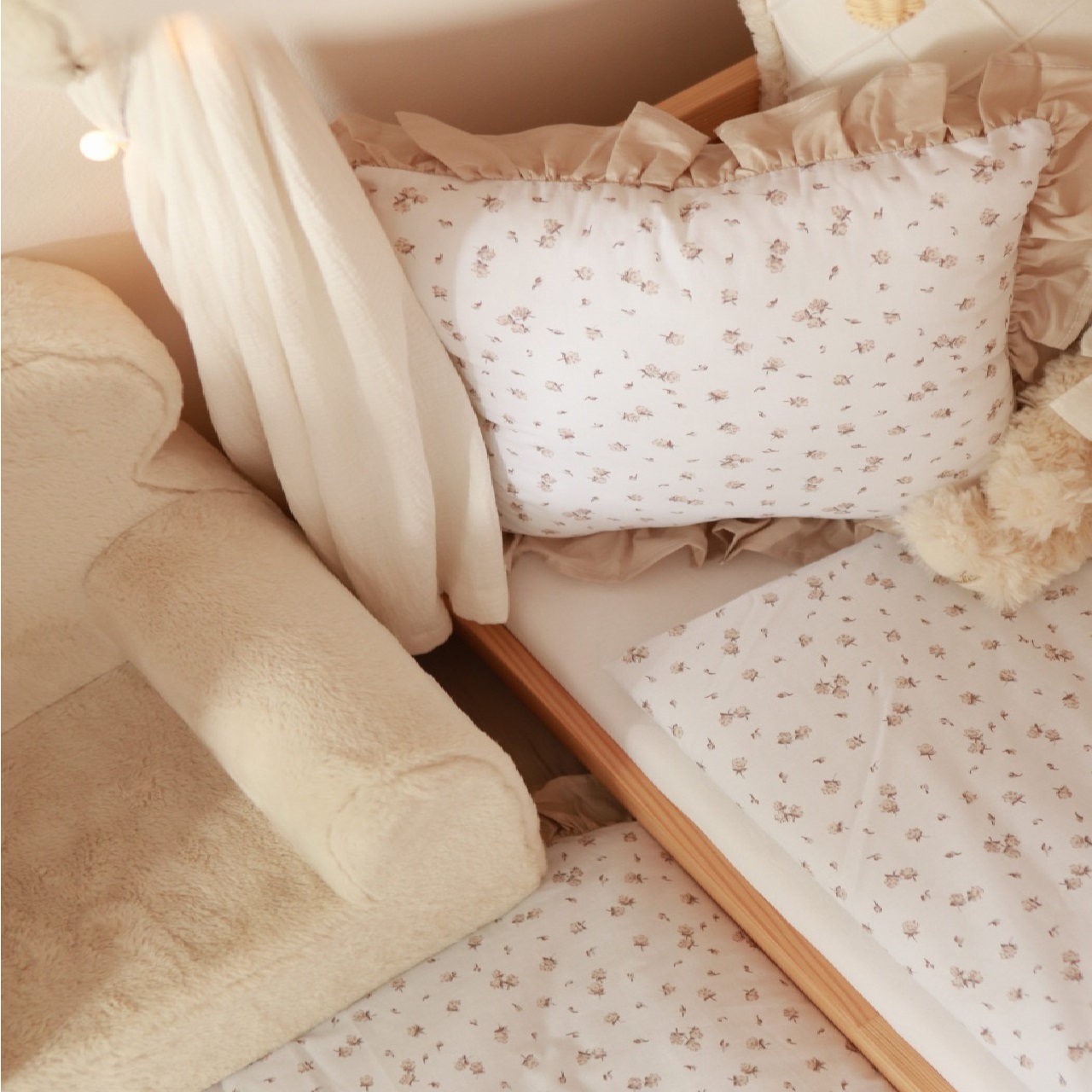 Pościel dla dzieci Różyczki z beżową falbanką - 100x135 + poduszka 40x60 - Nie