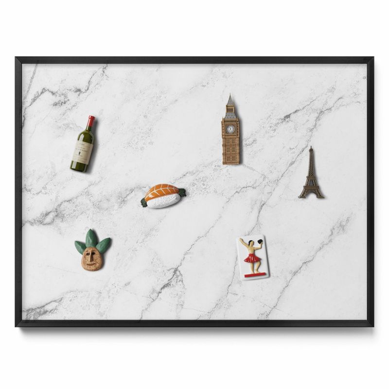 Tablica na magnesy z podróży Tulup 80x60 cm Delikatny jasny marmur w czarnej ramie 1 szt.