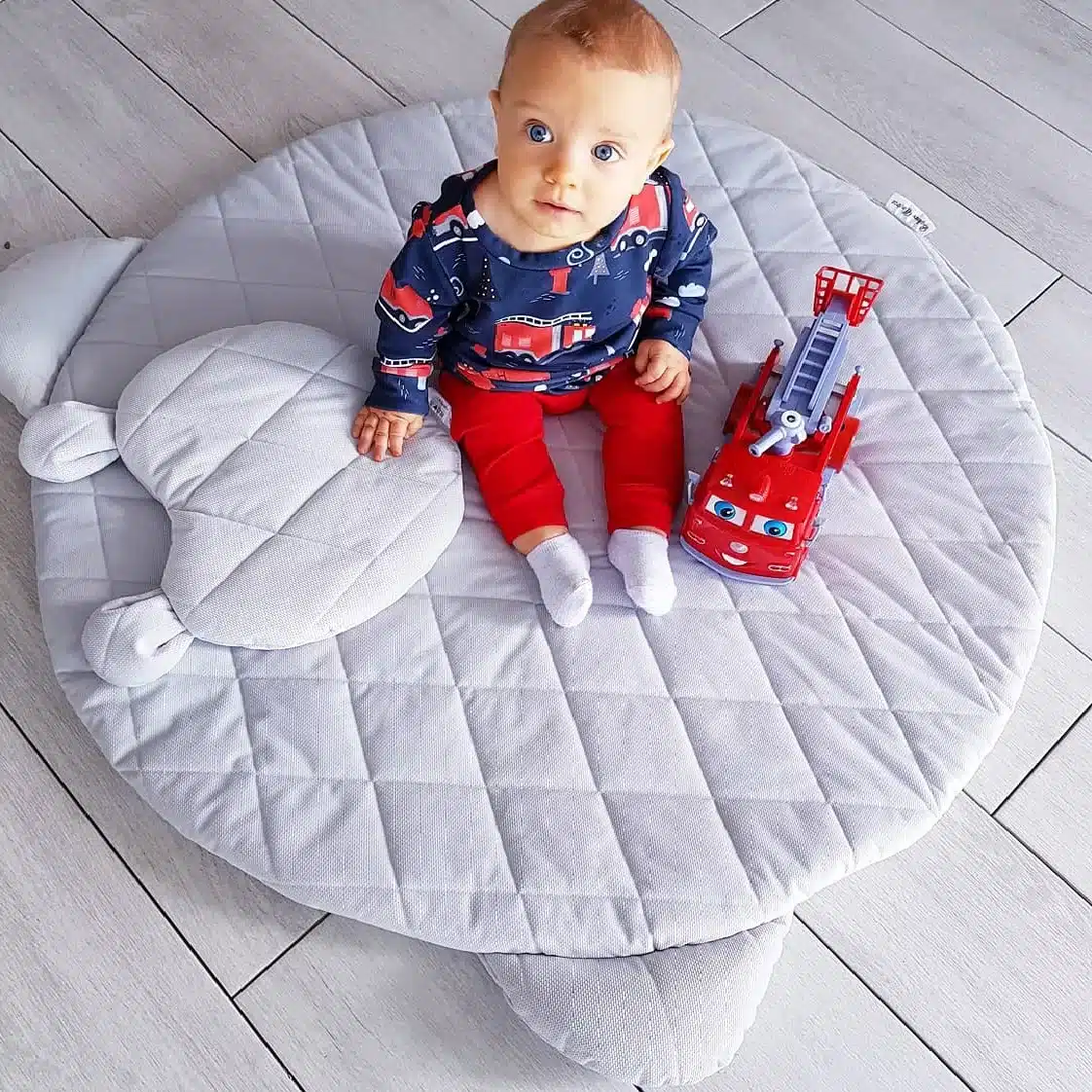 Mata do zabawy Miś Velvet pikowany szary z uszkami