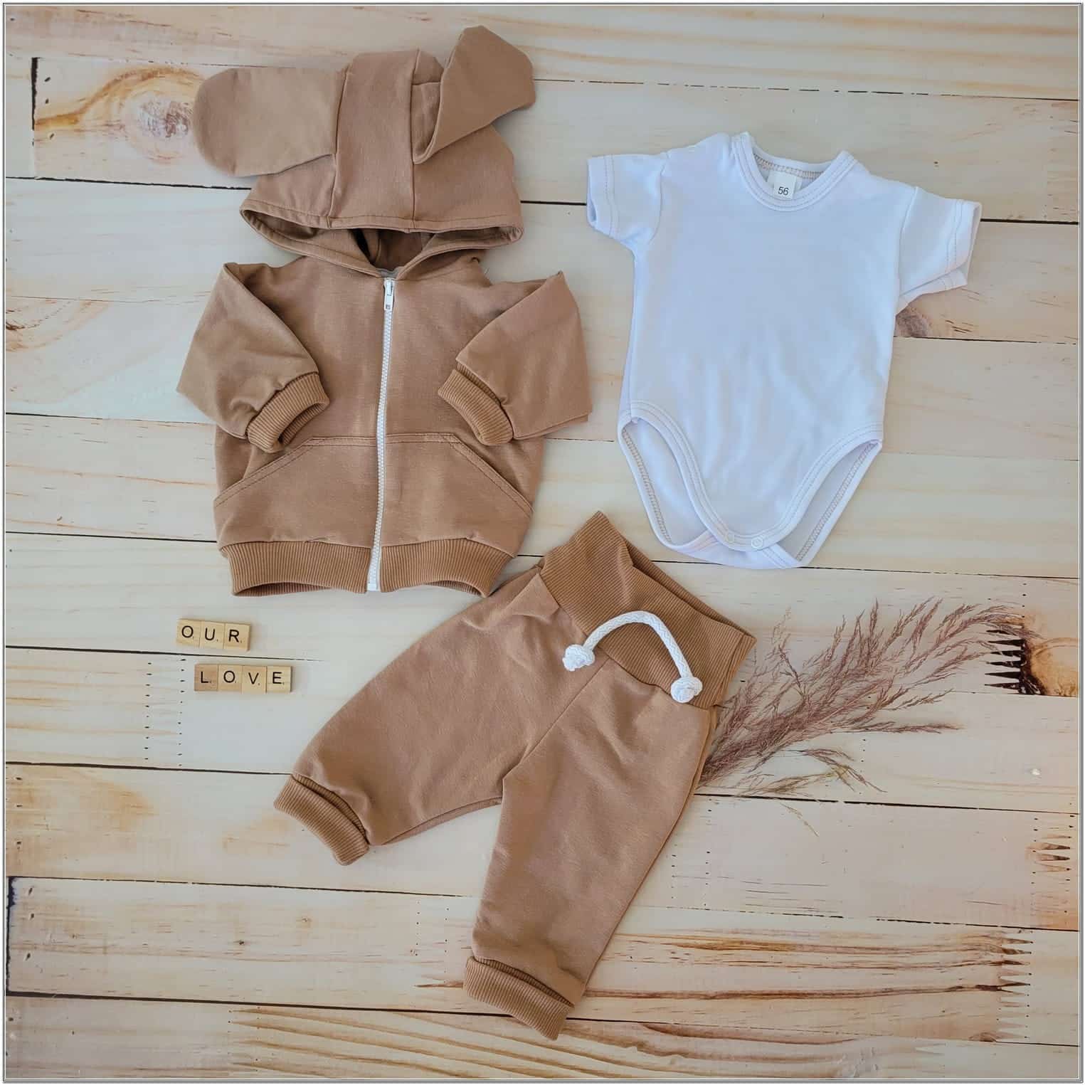 BAWEŁNIANY DRESIK DZIECIĘCY 3-CZEŚCIOWY CZEKOLADOWY Z USZAMI ZZ - 56