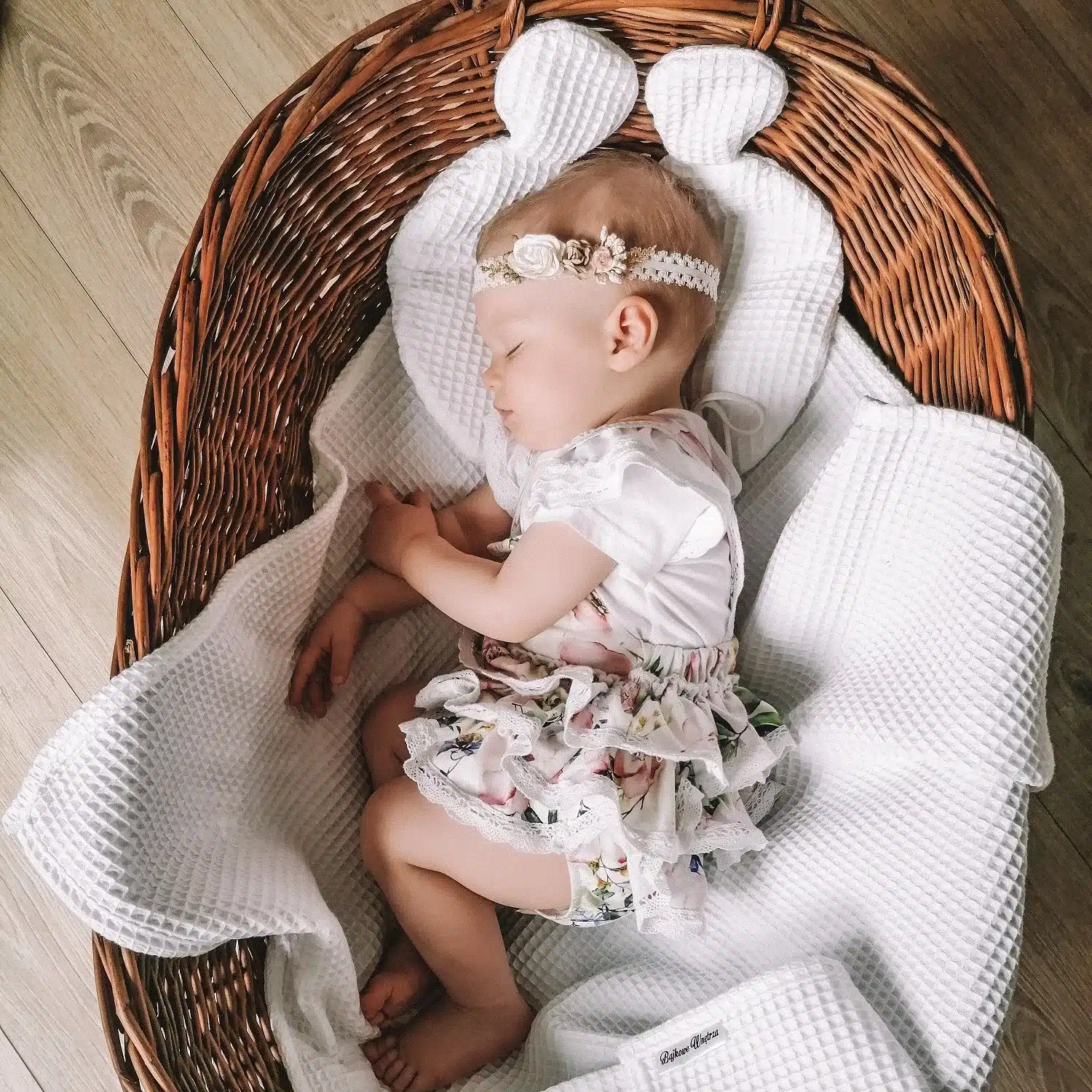 Zestaw poduszka miś + letni kocyk wafelek biały