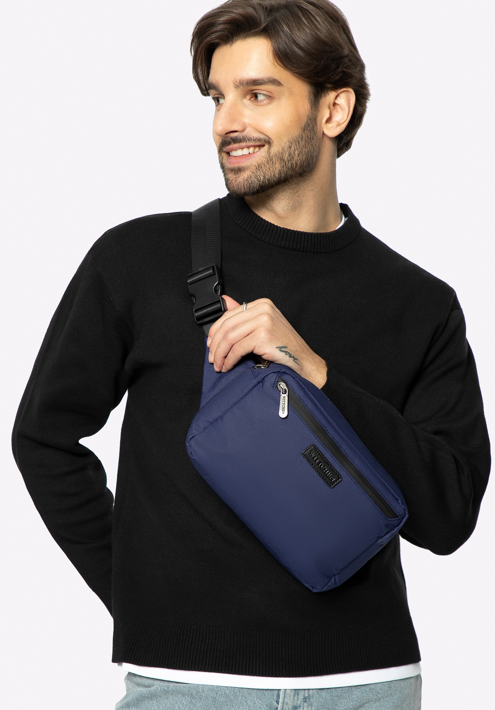 Męska torebka nerka z przednią kieszenią granatowa