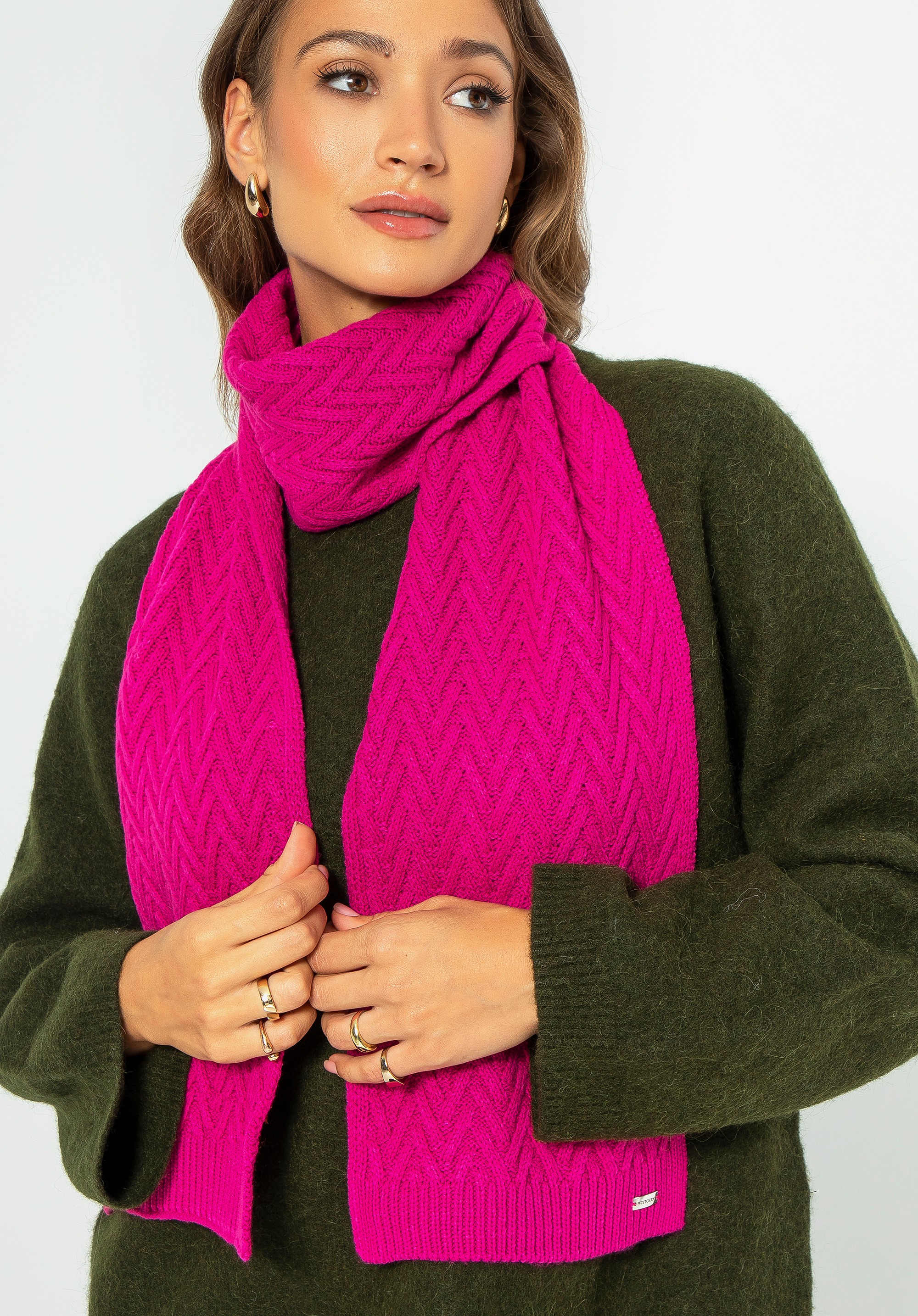 Damski szalik o splocie w jodełkę różowy