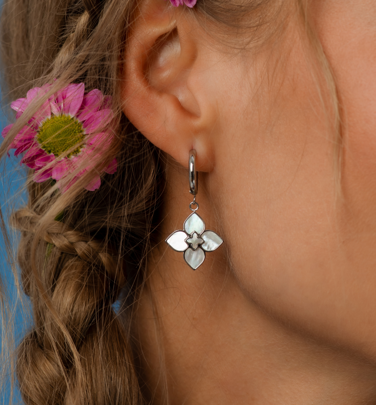 Kolczyki koniczynki z masą perłową srebrne KSA2210