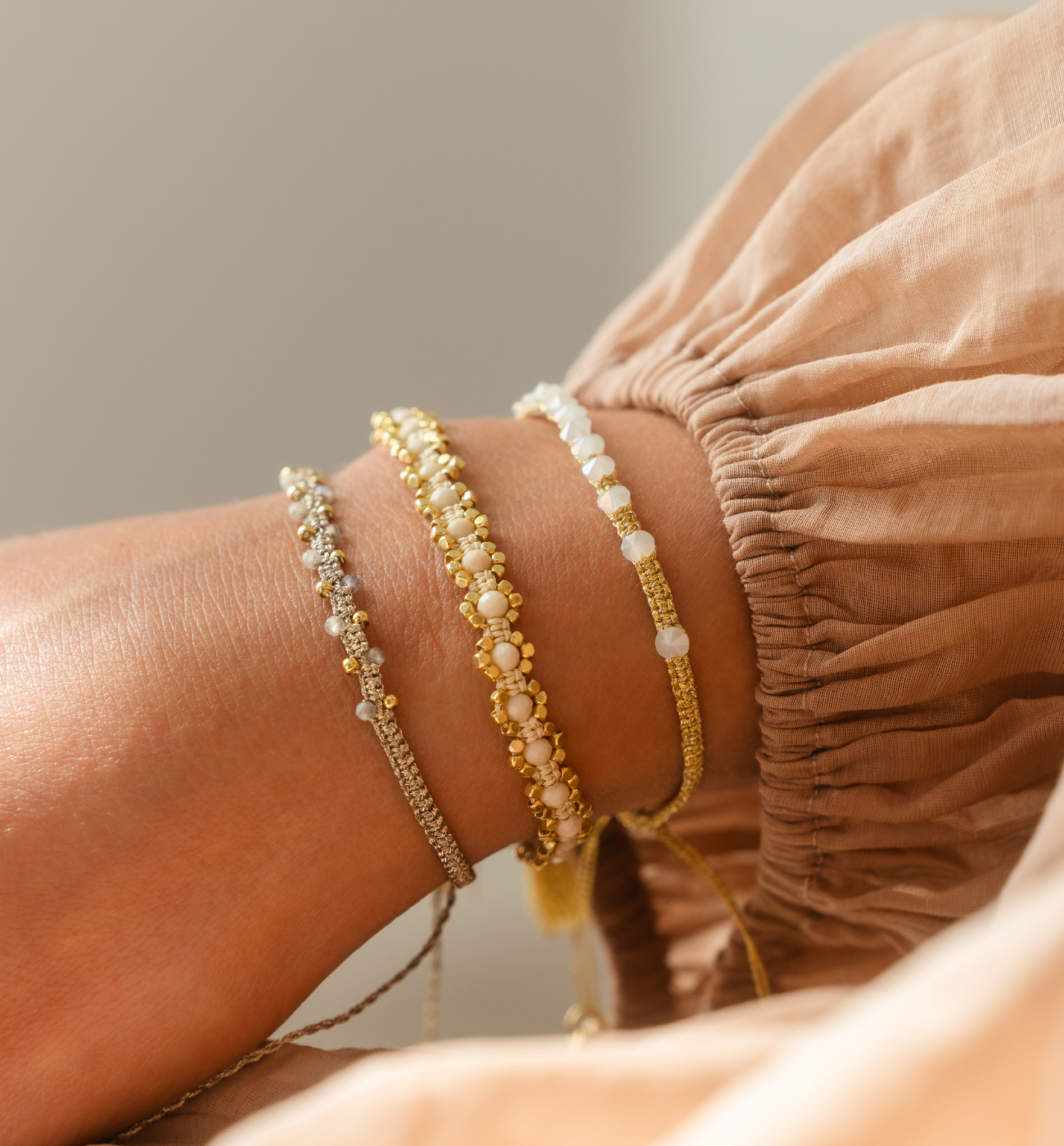 Zestaw beżowych bransoletek Z0422