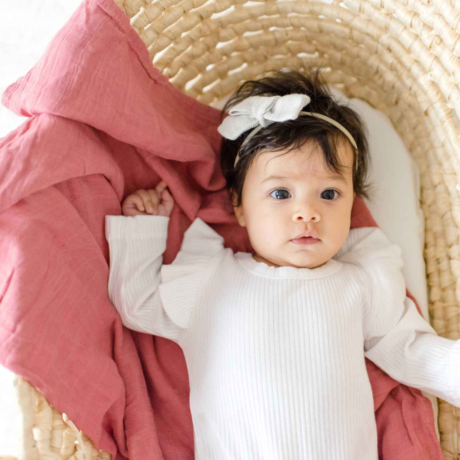 Otulacz muślinowy malinowy AL