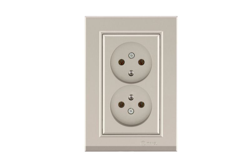 Gniazdo podwójne Makel UPS białe