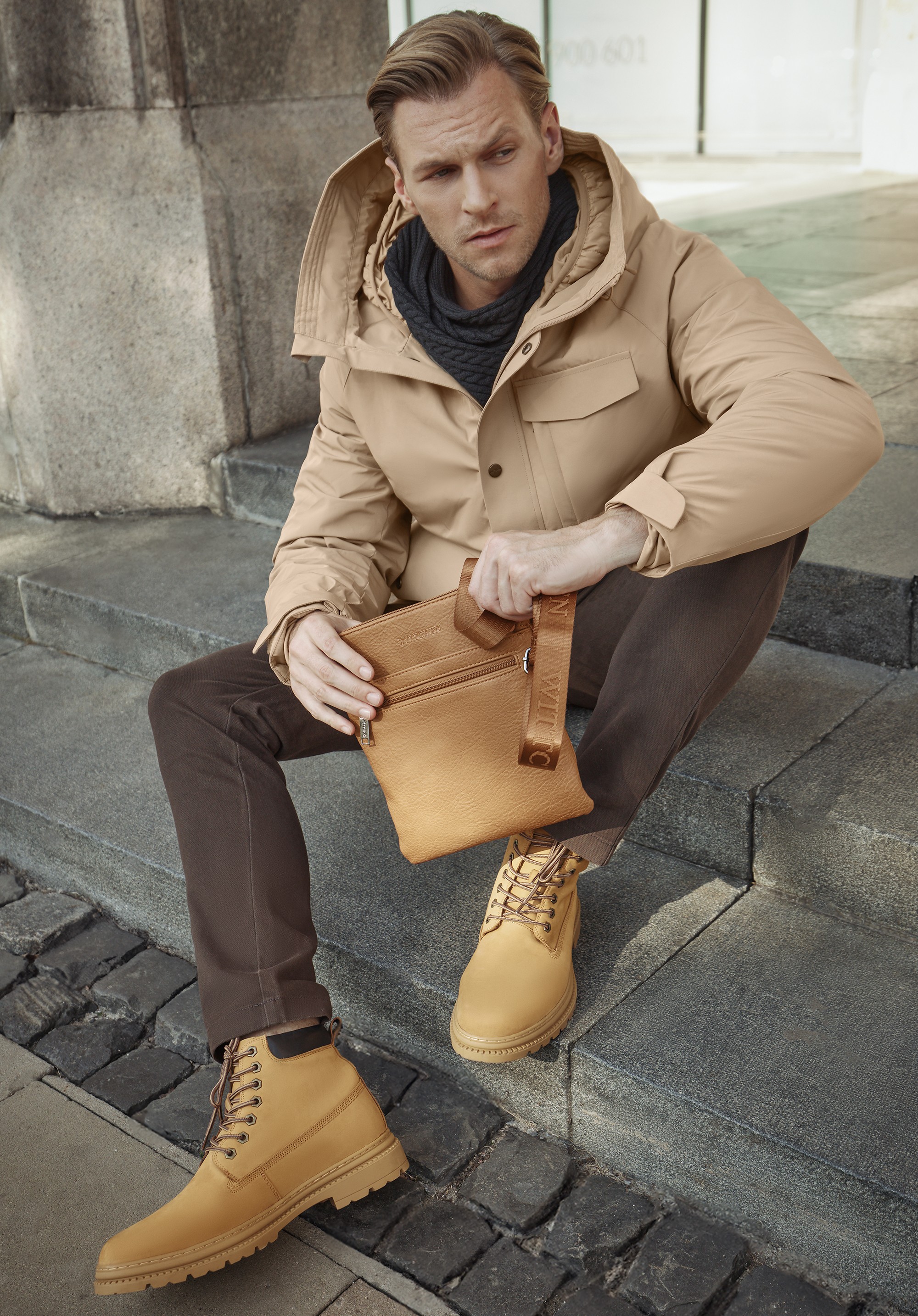 Mała listonoszka z imitacji skóry brązowa