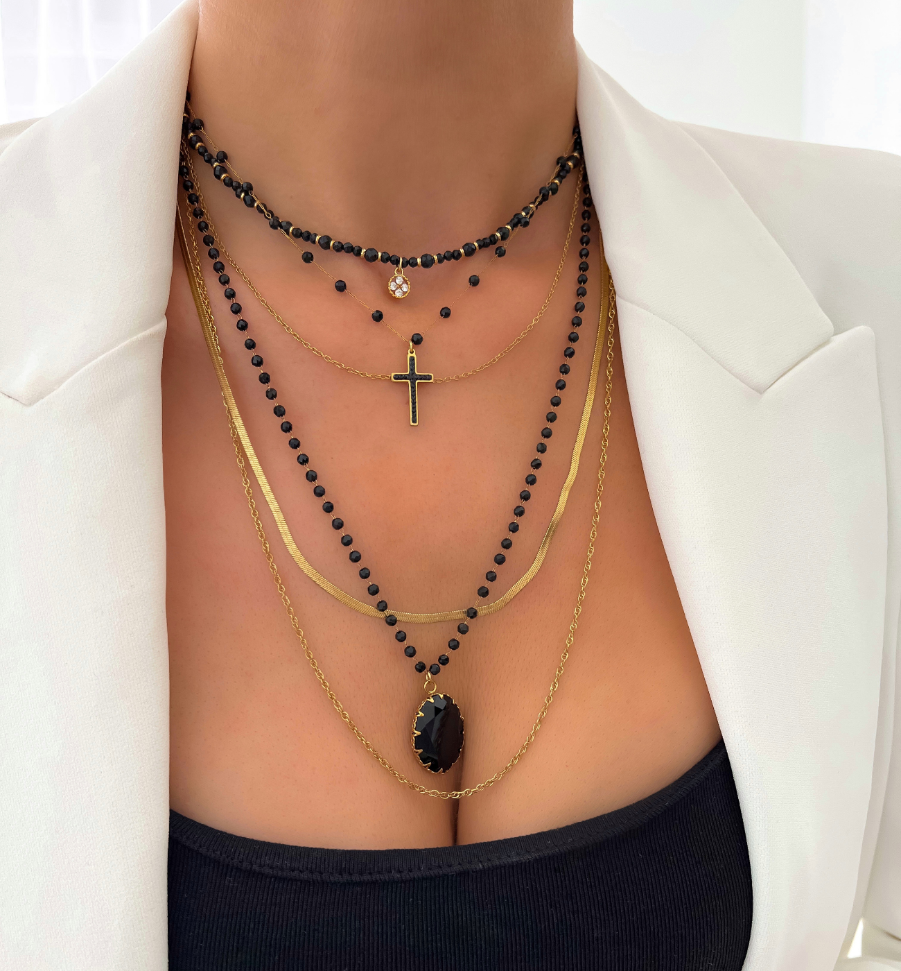 Naszyjnik długi z czarną zawieszką Britt NSY0029