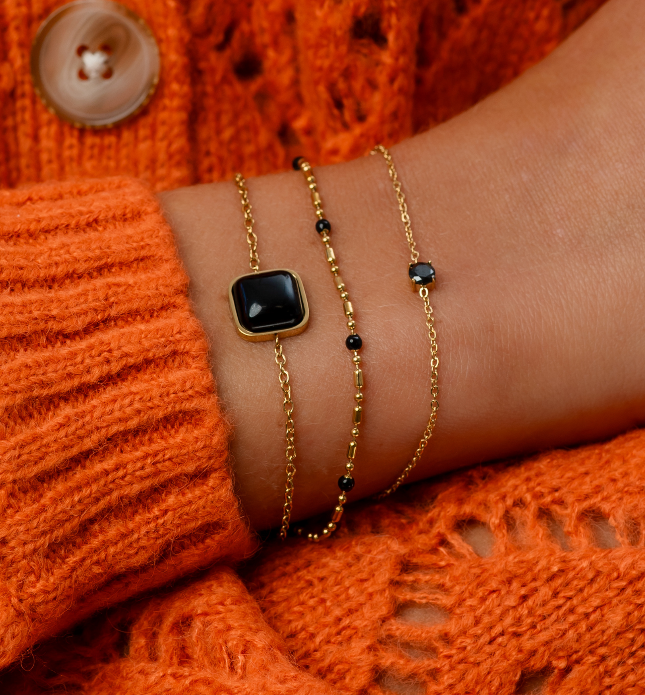 Zestaw czarno złotych bransoletek Z0342