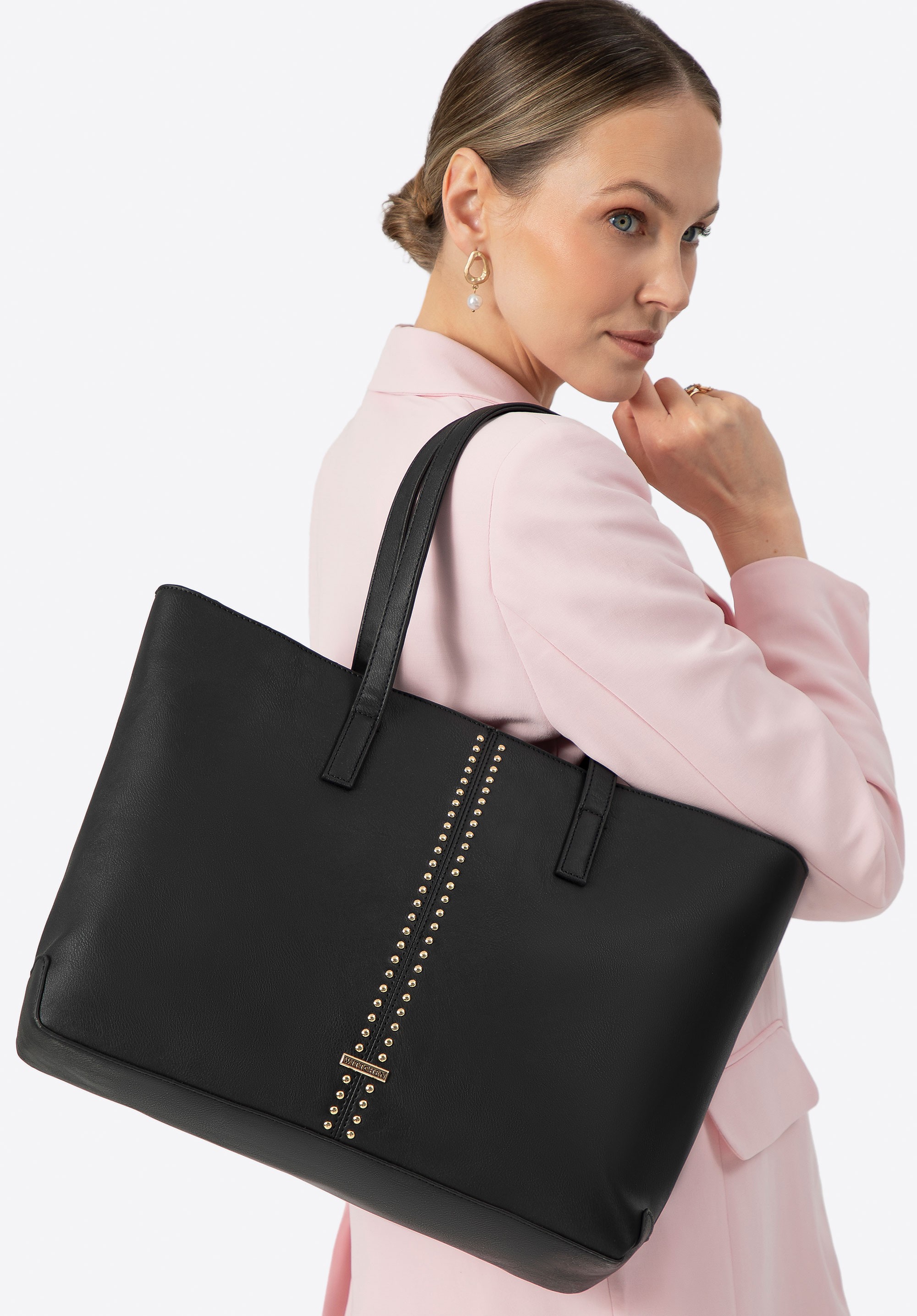 Damska shopperka z imitacji skóry w nity czarna