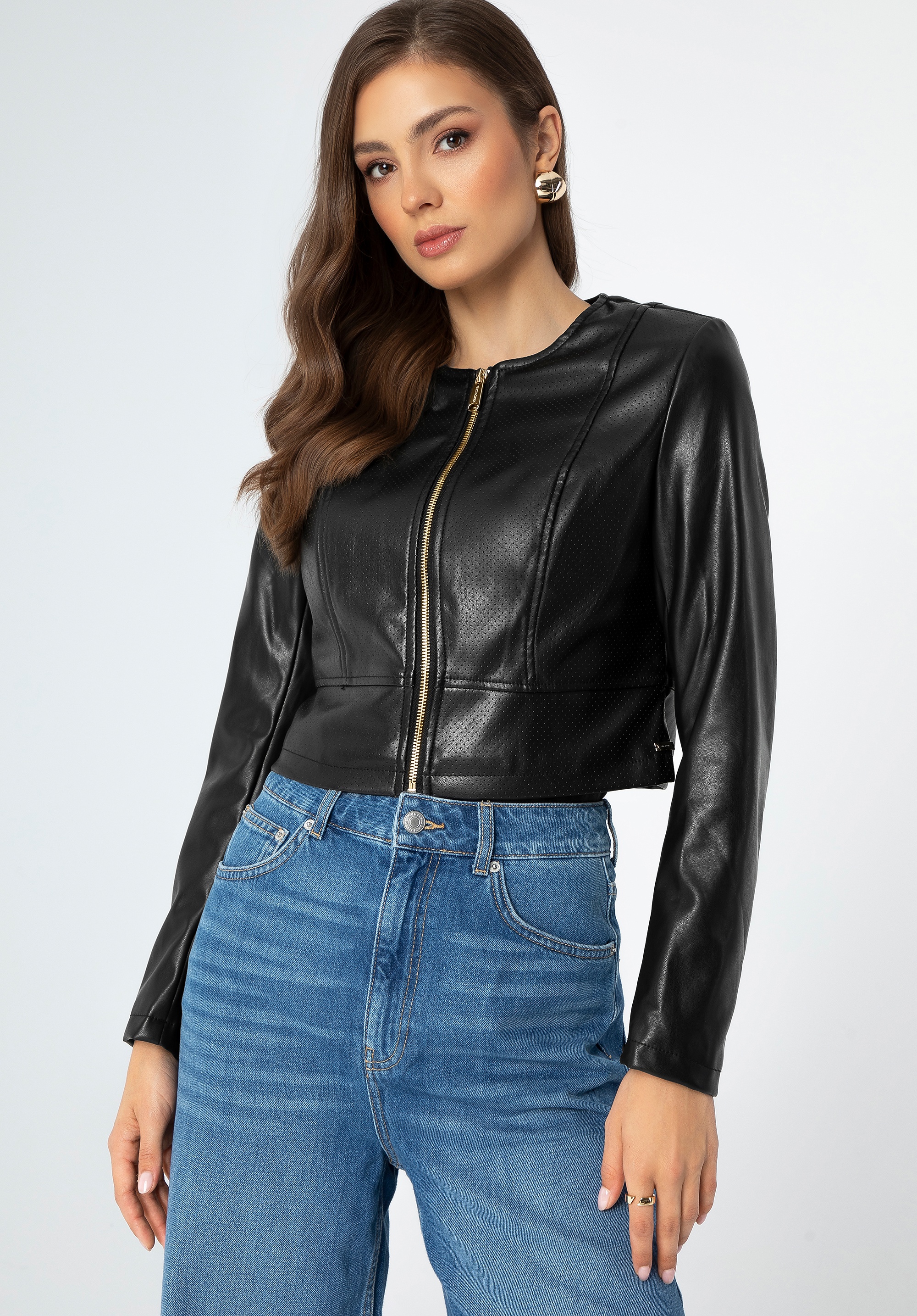 Damska kurtka z perforacjami czarna