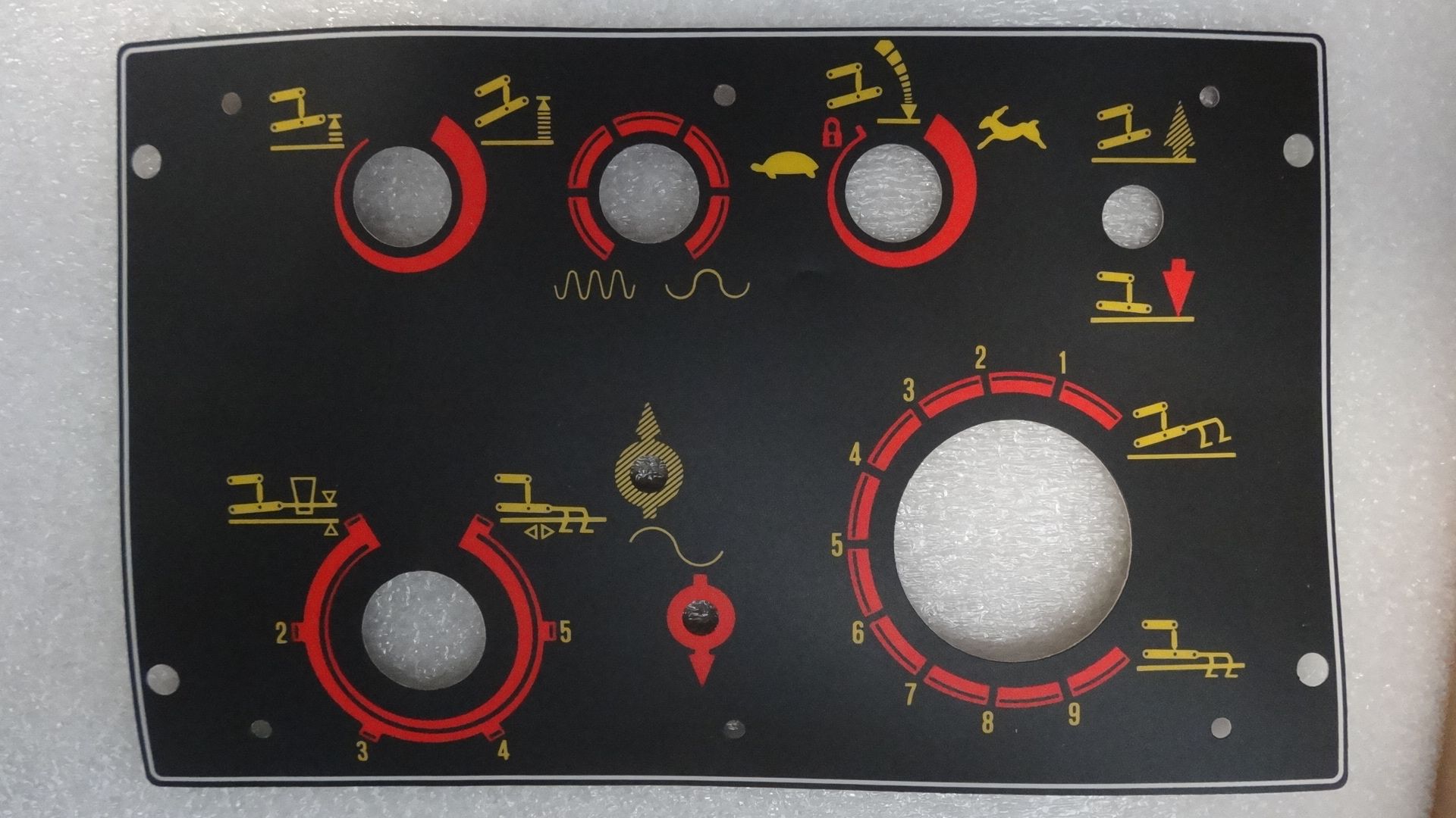 Nalepka oznaczenia Massey Ferguson 3388344M2