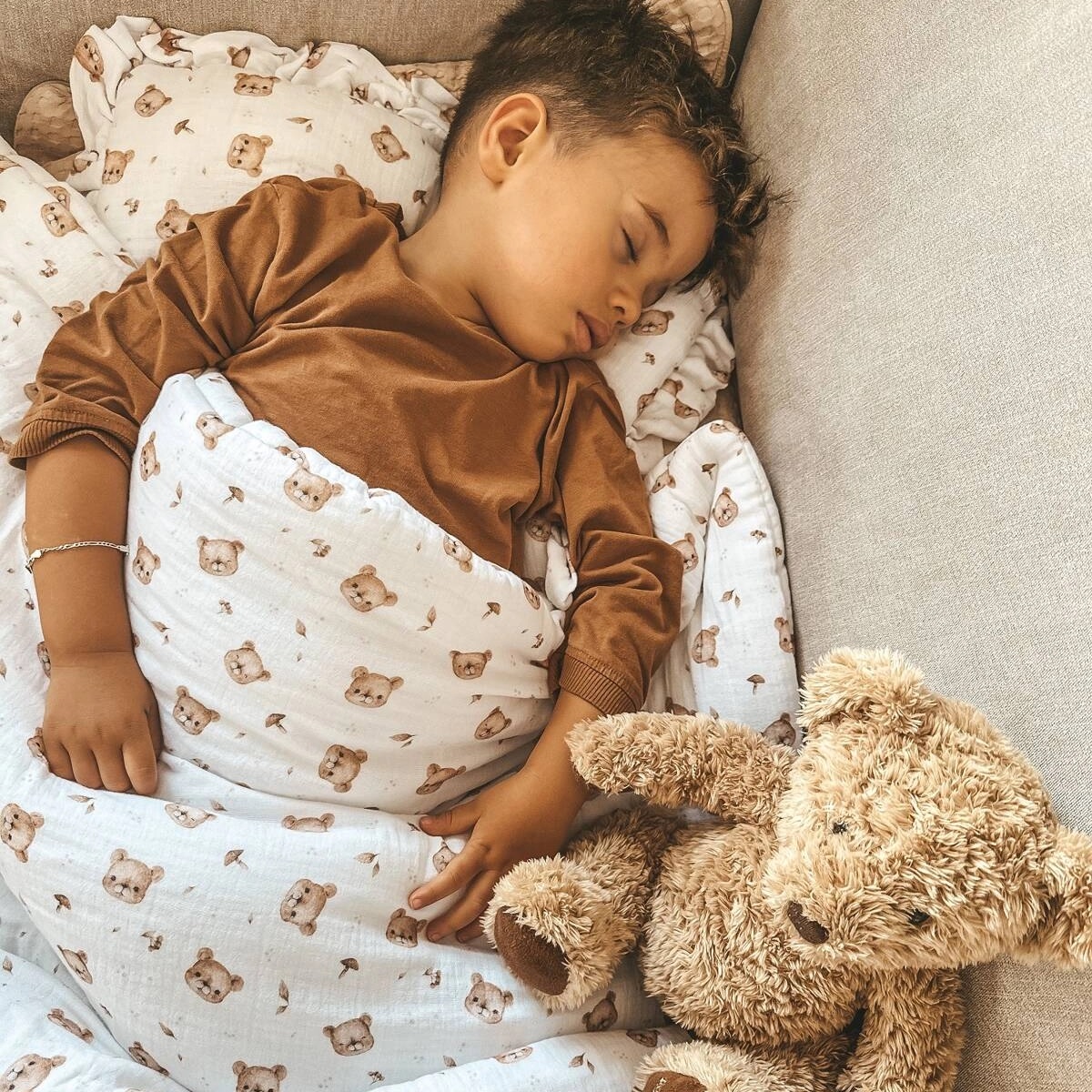 Komplet pościeli muślinowej z falbanką i wypełnieniem Teddy Bear 120x90 cm IF