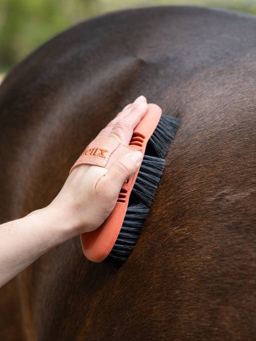 LeMieux LeMieux szczotka Flexi włosie syntetyczne Apricot 24h