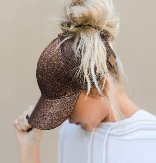 Czapka damska z brokatem CC