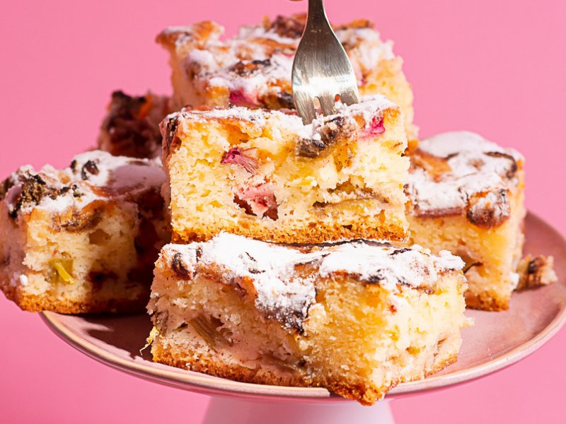 BEZGLUTENOWY Placek z Rabarbarem 260 g - Piekarnie Cukiernie Putka