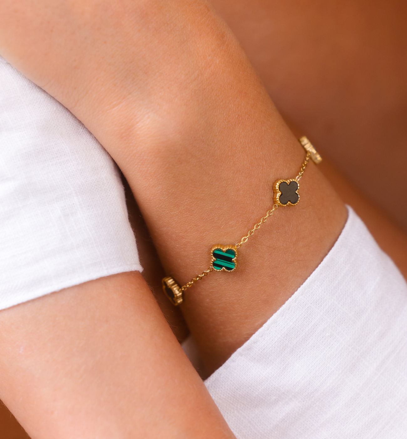 Bransoletka z zielonymi koniczynkami Clovers BSY0033