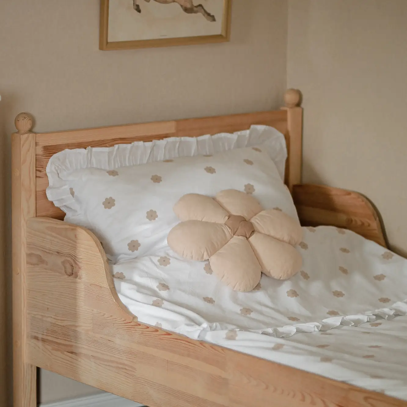 Komplet pościeli Daisy z falbanką - 160x200 + dwie poduszki 70x80 - Nie