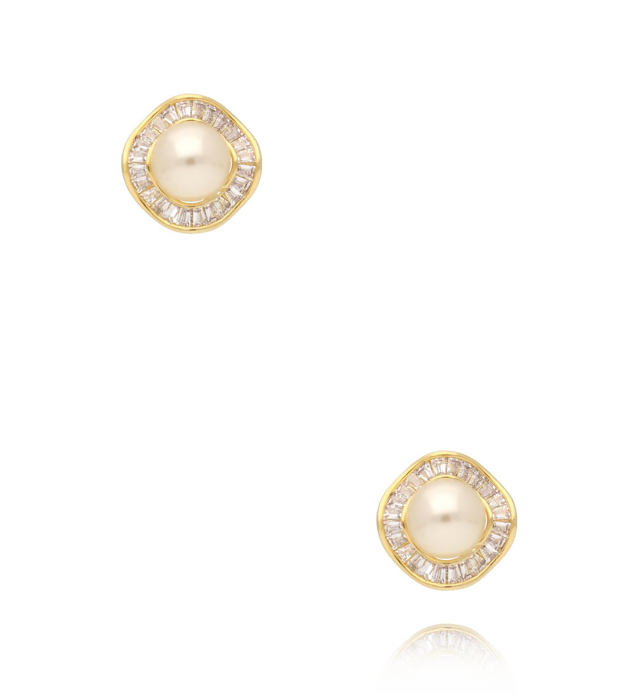 Kolczyki perłowe w złotej oprawie o organicznym kształcie - By Dziubeka