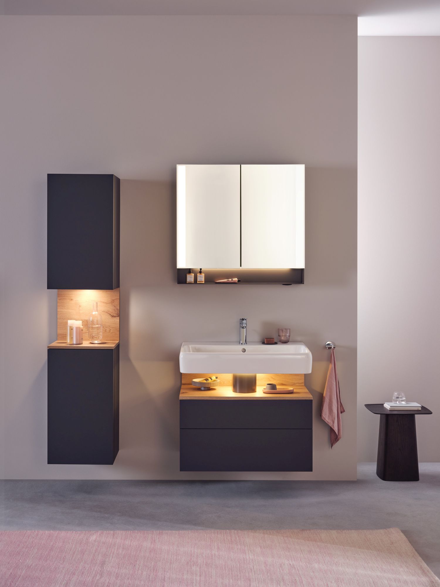 Duravit Qatego szafka 80 cm z lustrzana wisząca z oświetleniem LED grafit mat QA7151049490000