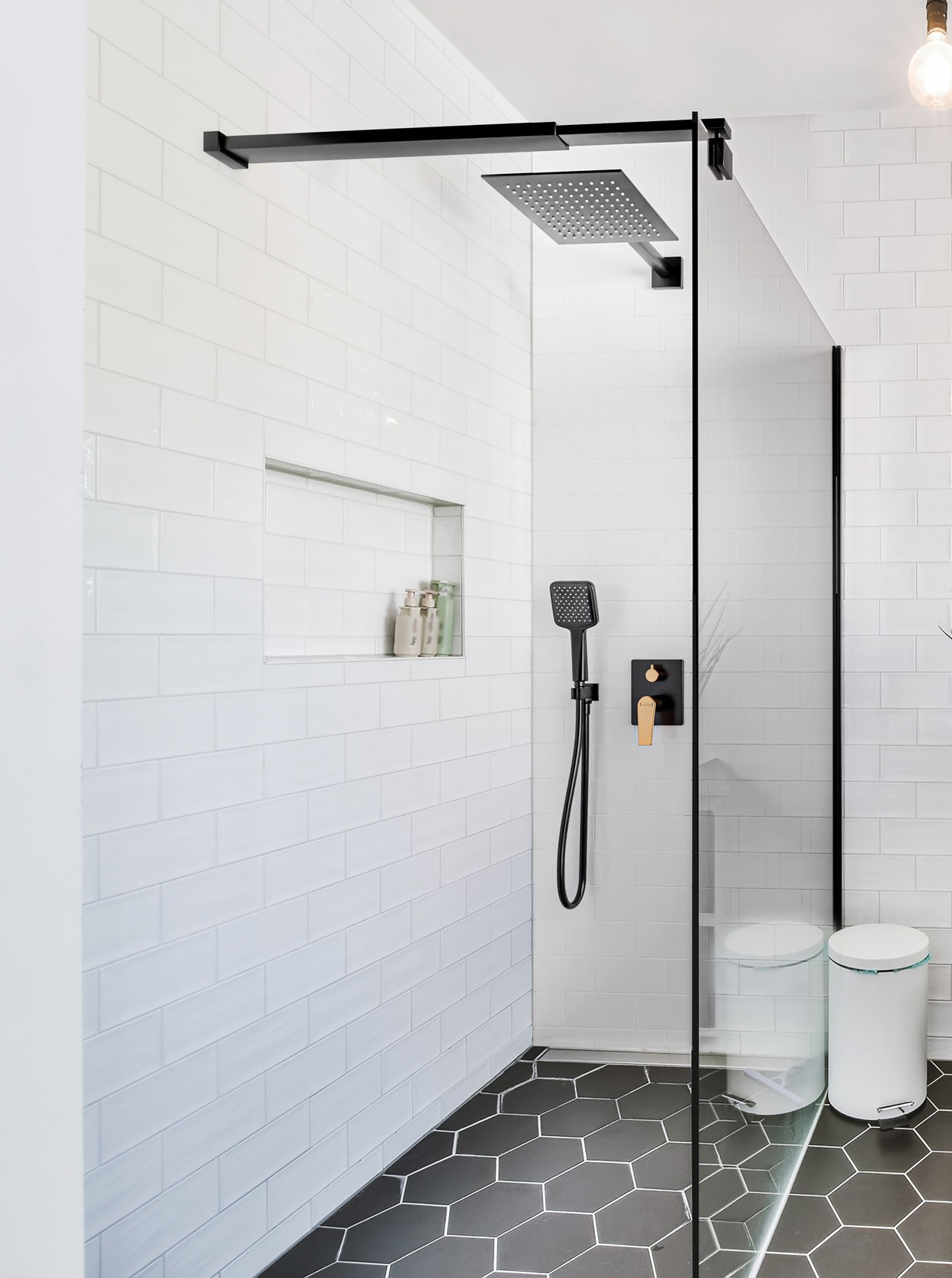 Invena Midnight zestaw prysznicowy podtynkowy z deszczownicą czarny mat/różowe złoto BS-35-014