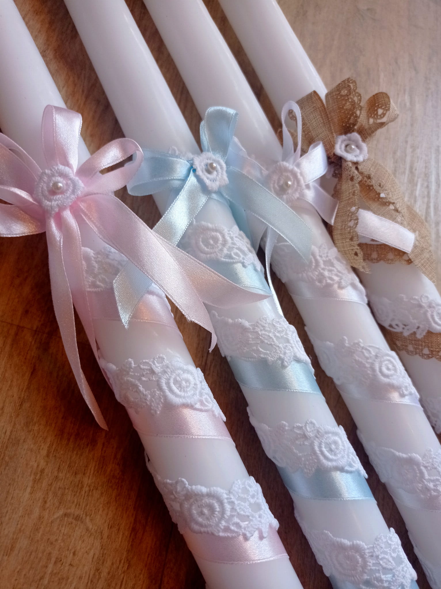 Świeca do chrztu z koronką różowa