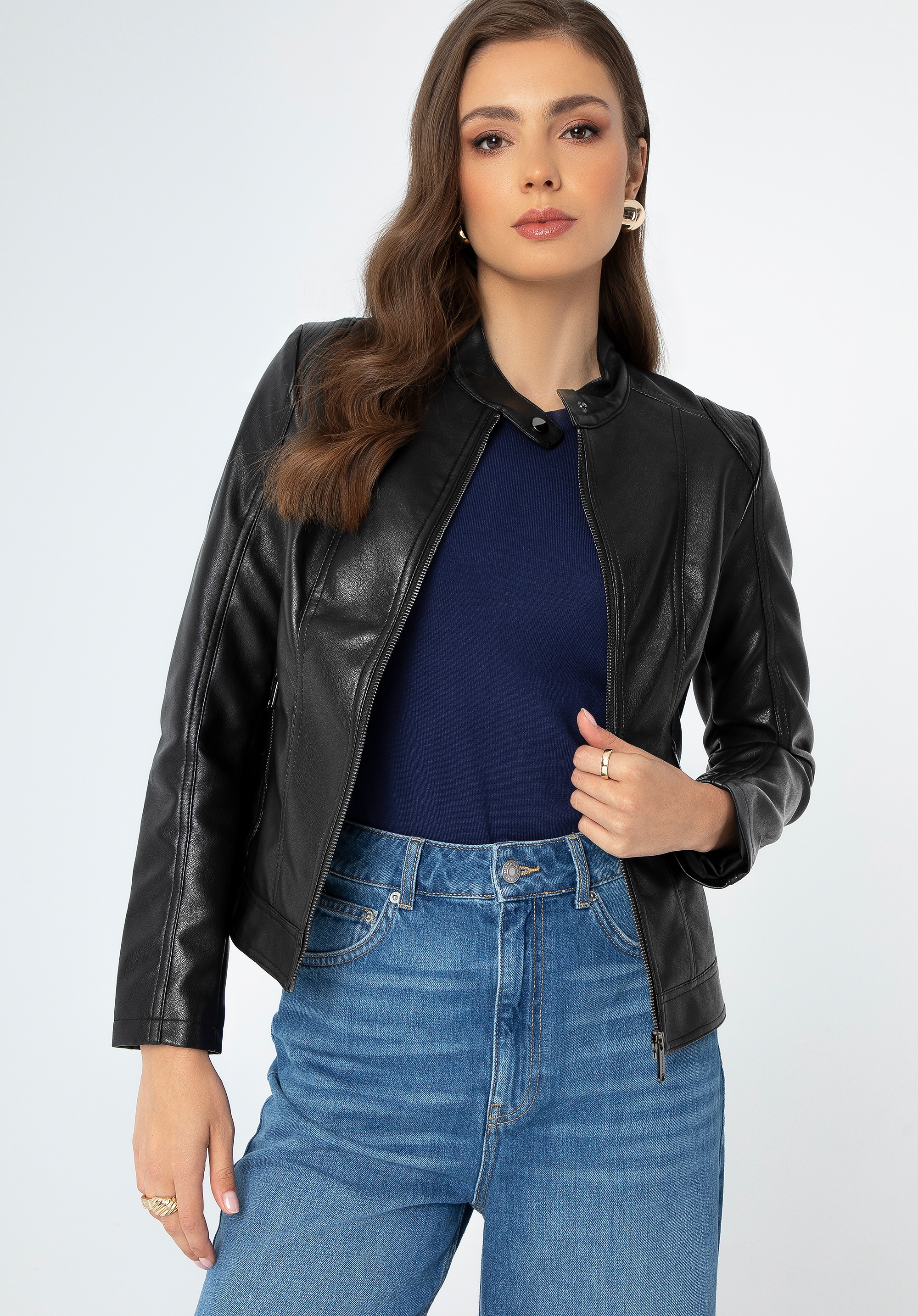 Damska kurtka ze skóry ekologicznej taliowana czarna