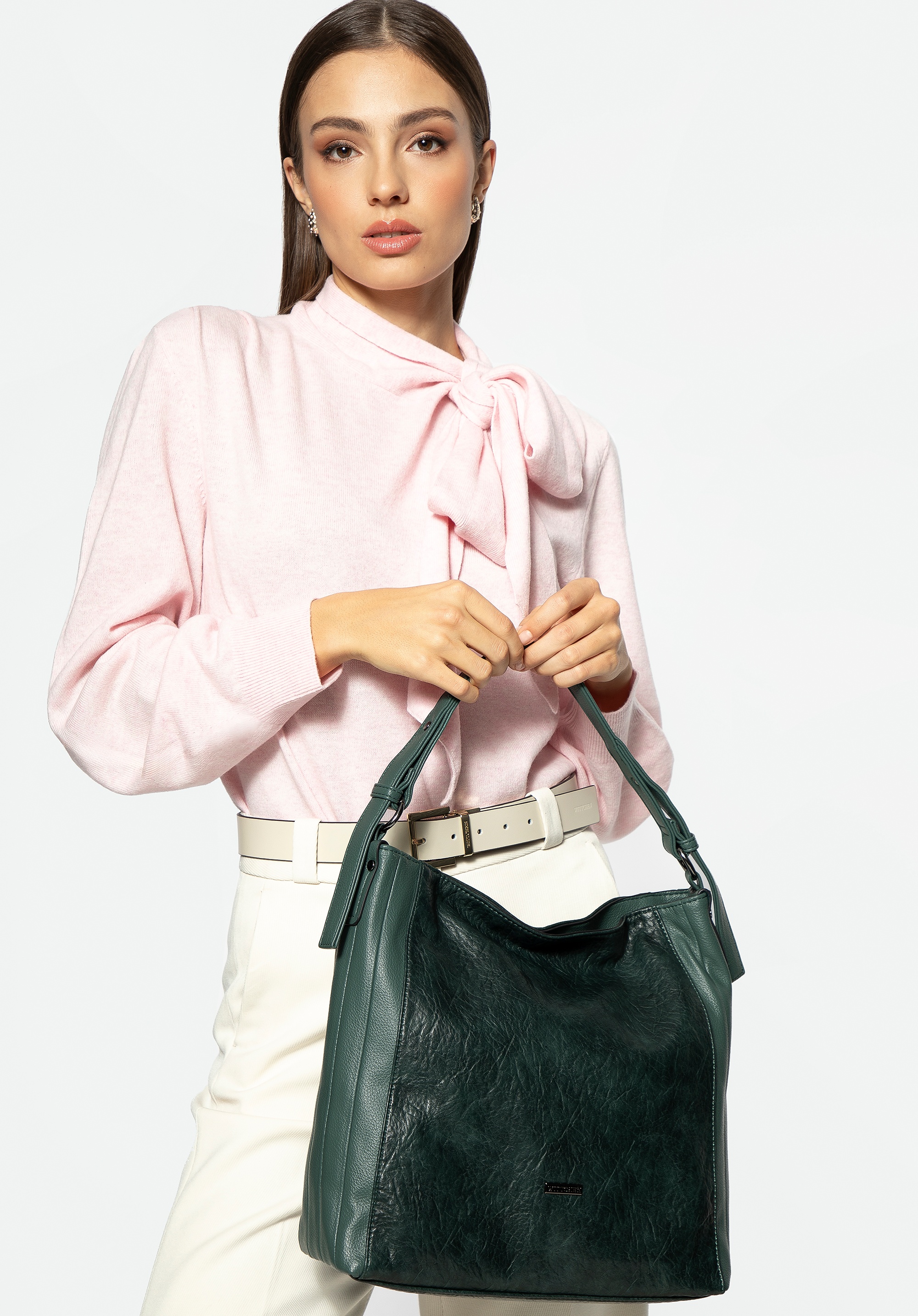 Damska torebka worek z ekoskóry z nitami zielona