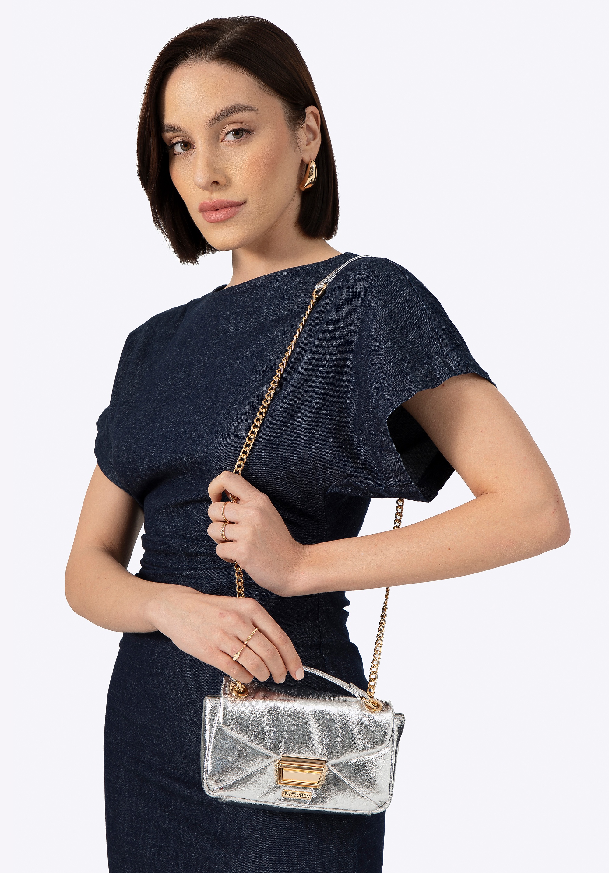 Minitorebka crossbody z połyskującej ekoskóry srebrna