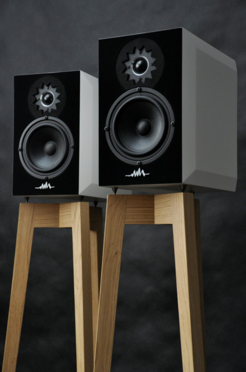 Kolumny z podstawkami kultura dźwięku scratch