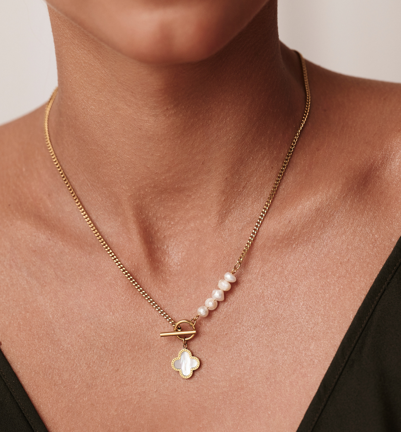 Naszyjnik z koniczynką i perłami Clover NSY0288 - By Dziubeka