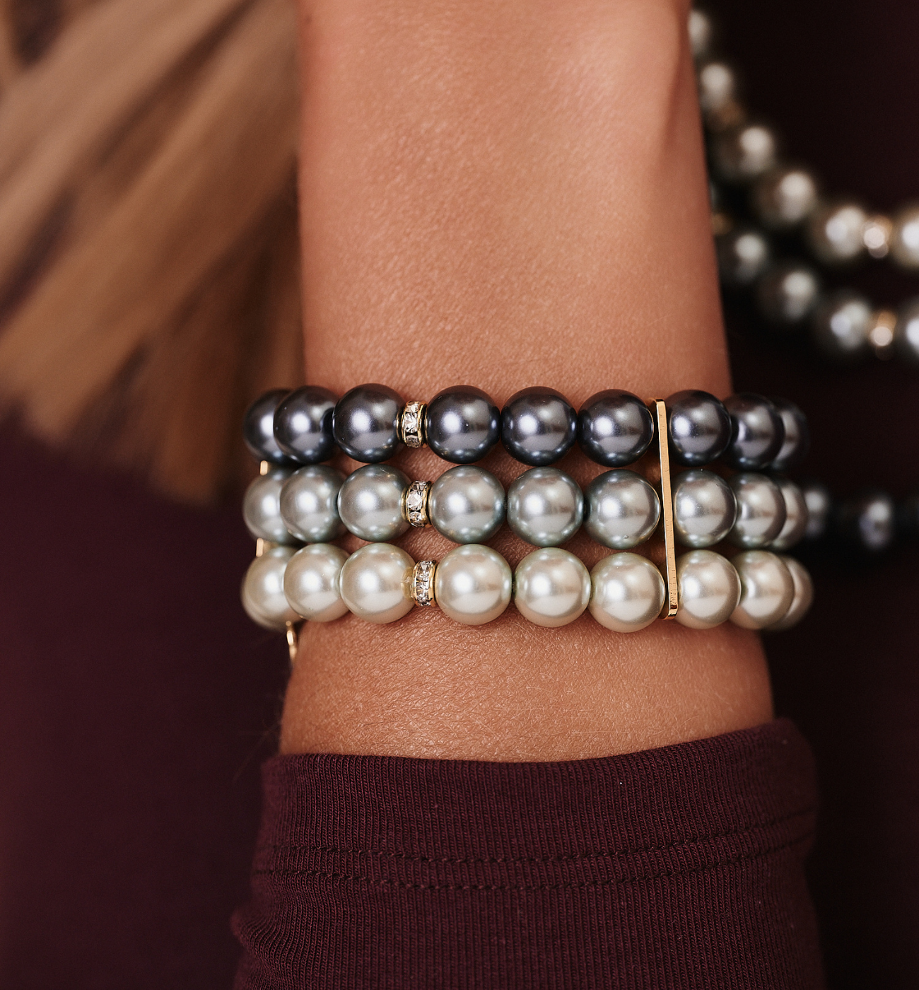 Bransoletka z szarych pereł z kryształowymi detalami BPE0158 - By Dziubeka