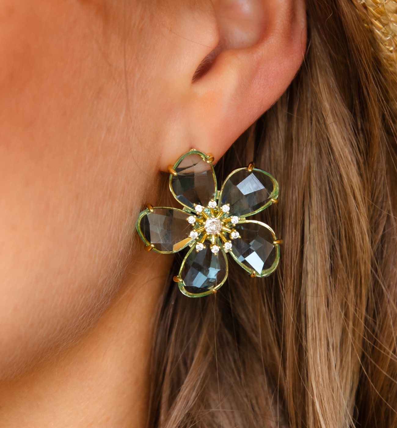 Koczyki kwiatki z błękitnymi kryształami - By Dziubeka