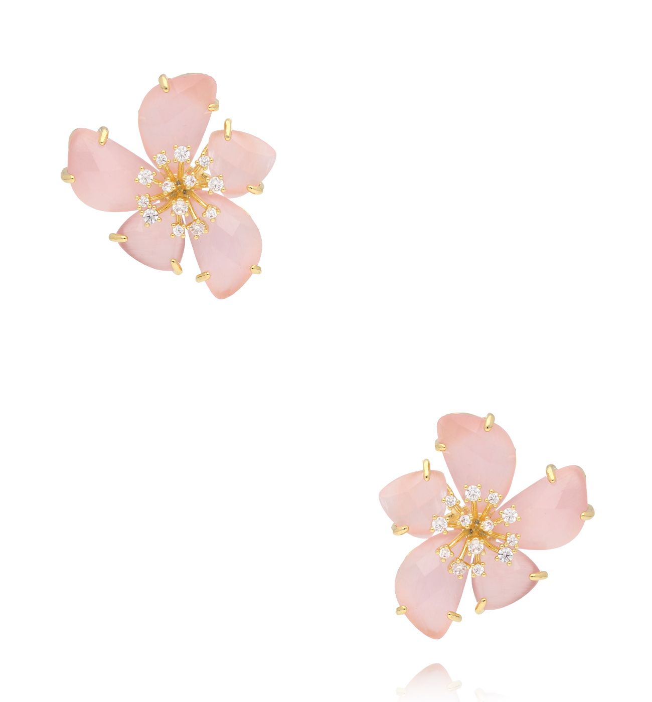 Kolczyki w kształcie kwiatów z różowymi płatkami KSS2048