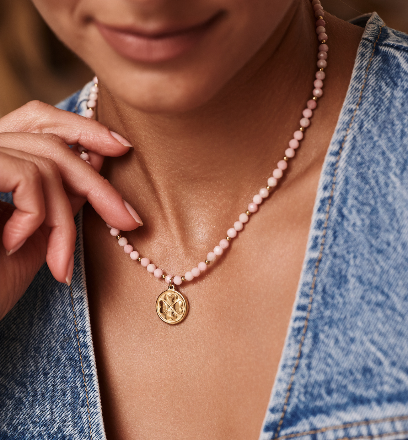Naszyjnik z różowymi opalami i koniczynką - By Dziubeka