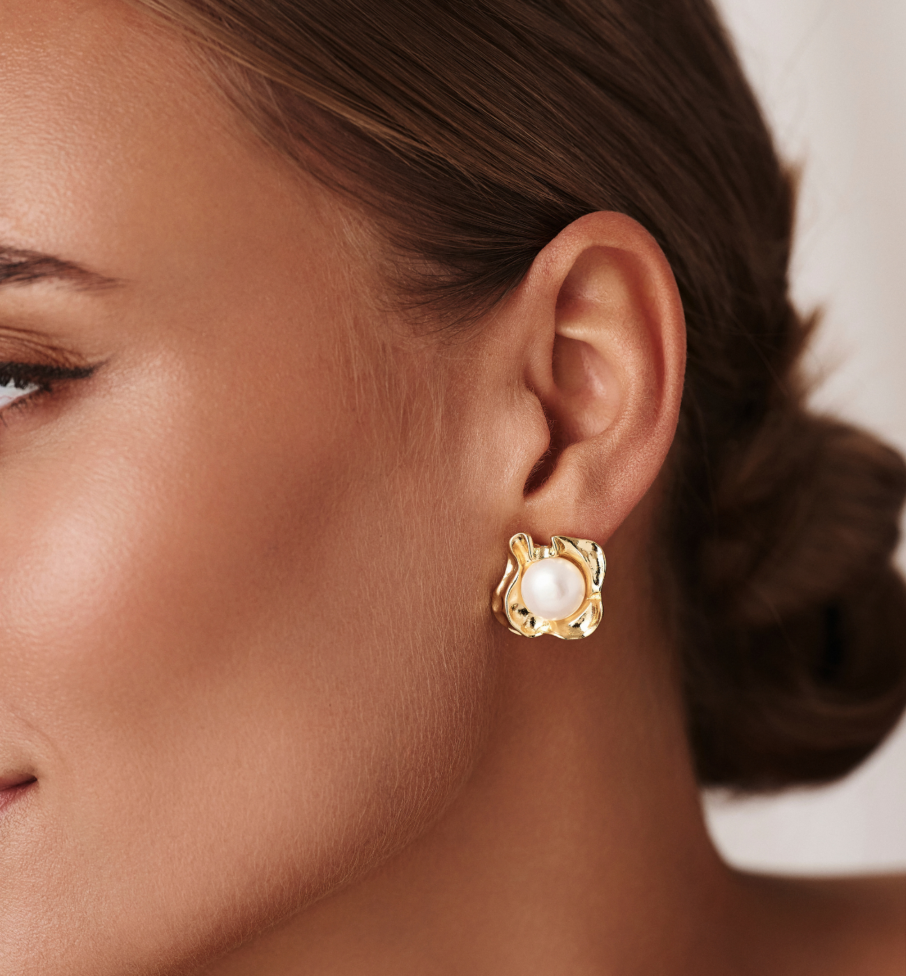 Kolczyki z perełką złote artystyczne - By Dziubeka