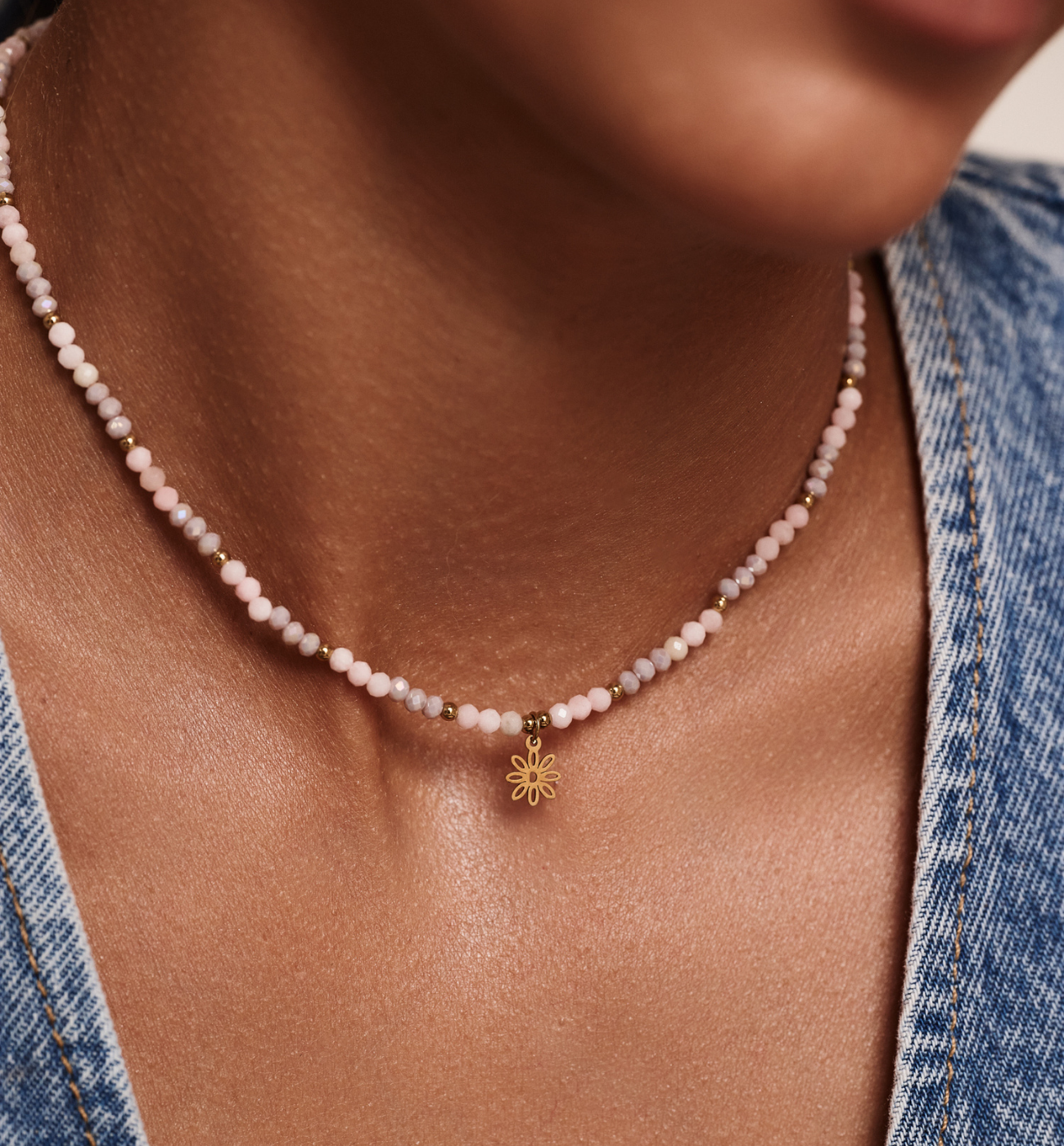 Naszyjnik z różowymi opalami i kwiatuszkiem - By Dziubeka