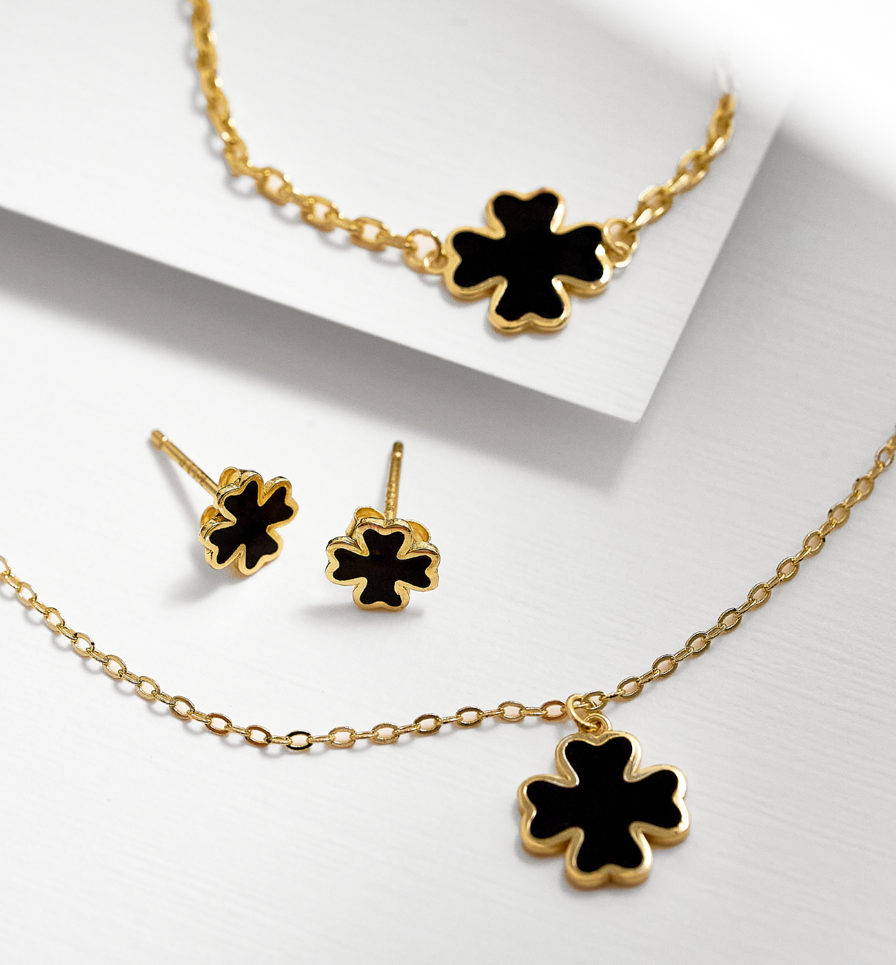 Zestaw złoty z koniczynkami i czarną emalią Candyland ZCA0024 - By Dziubeka