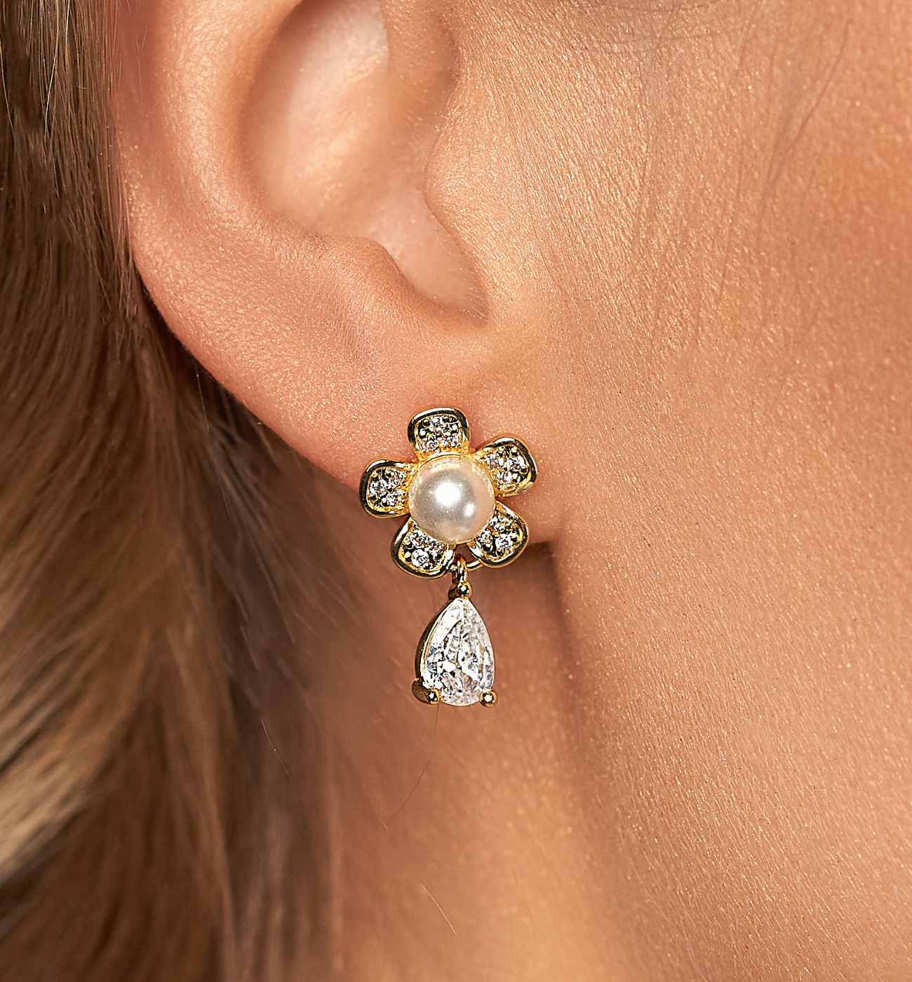 Kolczyki złote z kwiatuszkiem i kryształem Fée - By Dziubeka