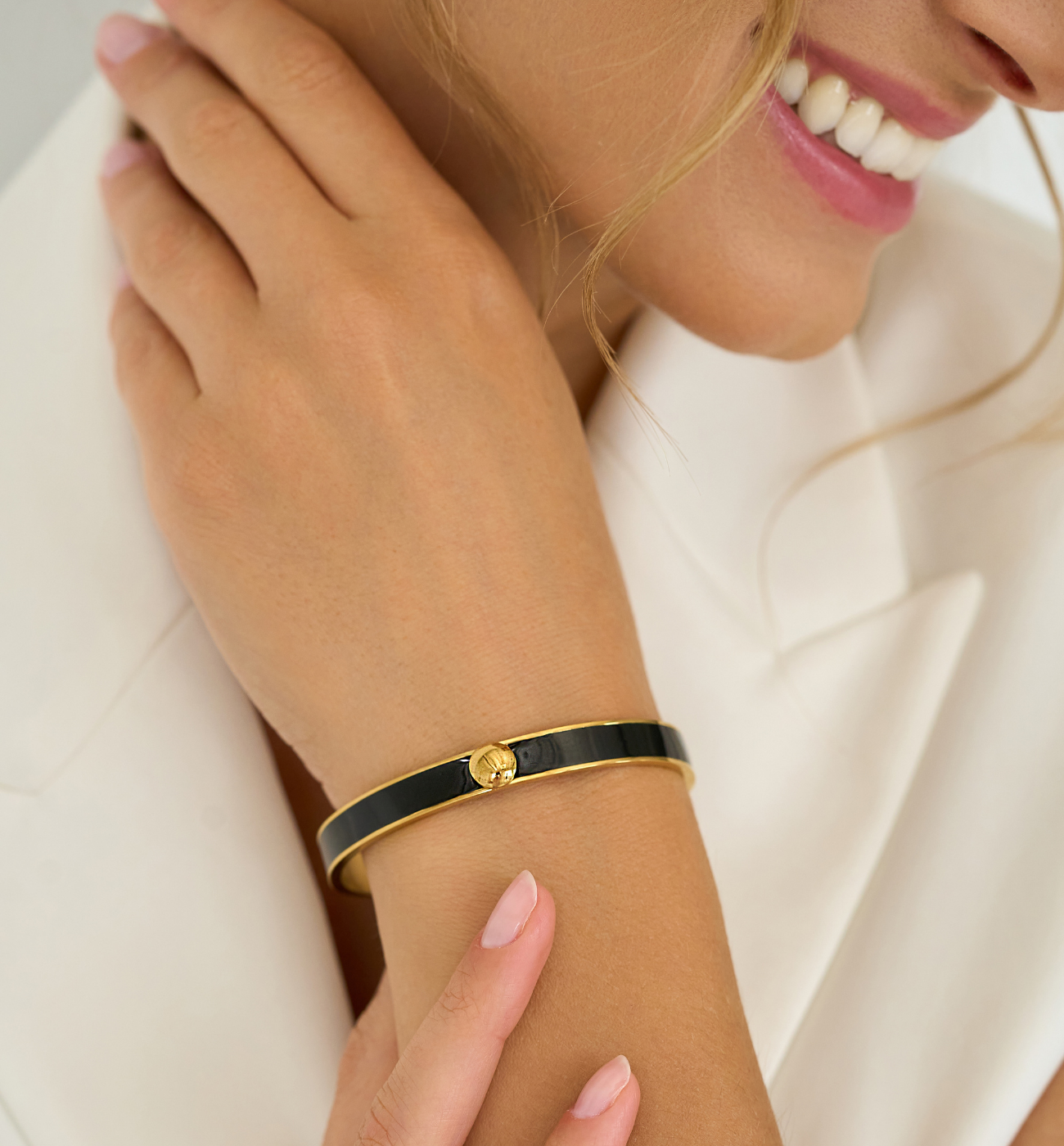 Bransoletka obręcz z czarną emalią Secret Garden - By Dziubeka